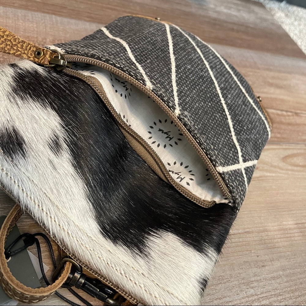 Myra Bag Style small crossbody purse upcycled - Picture 6 of 7